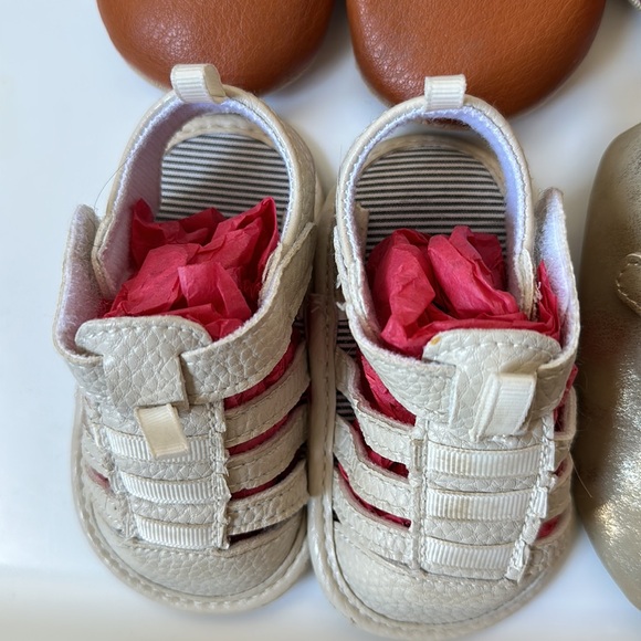 LOT of 4 pairs of baby shoes. EUC - Picture 5 of 6
